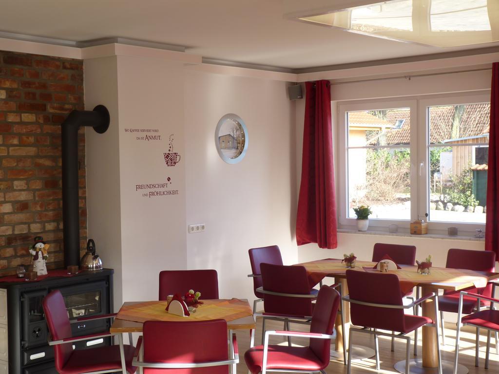 Cafe Und Pension Blohm Greifswald Exterior foto