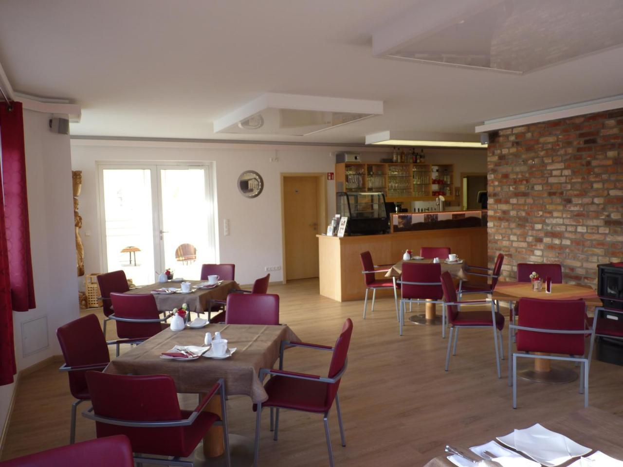 Cafe Und Pension Blohm Greifswald Exterior foto