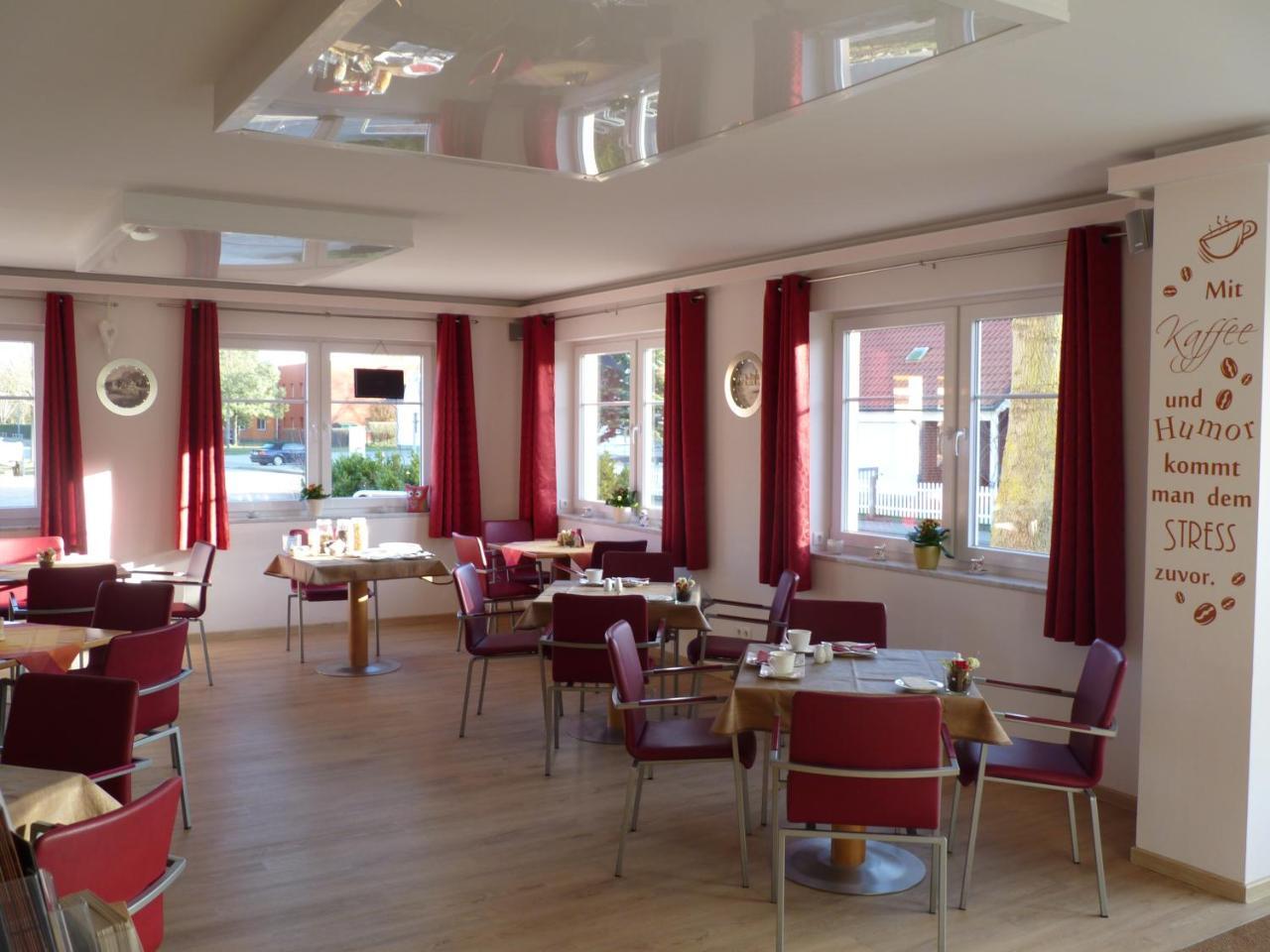 Cafe Und Pension Blohm Greifswald Exterior foto